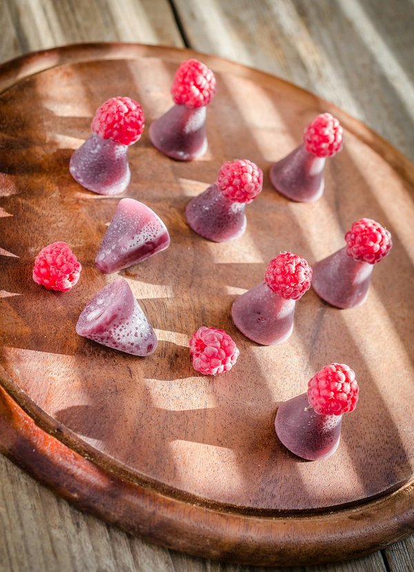 Quel type de chapeau en feutre convient pour compléter un look d'automne chic?